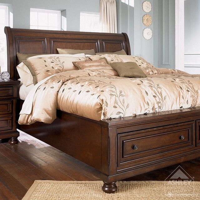 Spálňa v ľahko romantickom štýle, autor: Ashley-Furniture-HomeStore
