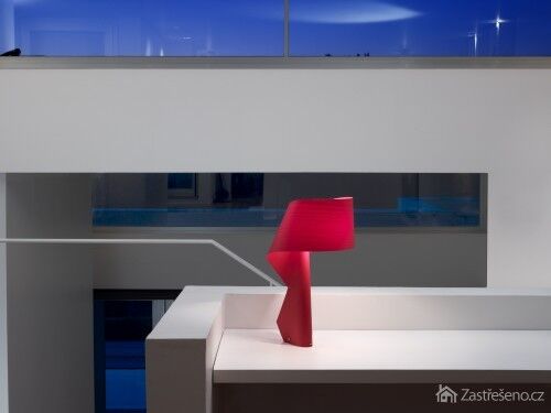 Lampa v žiarivej farbe, autor: topofmind